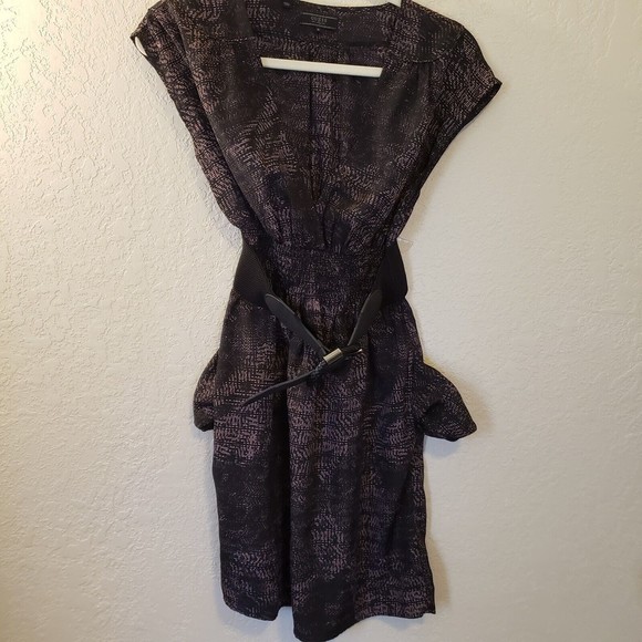 Guess Women's V-neck Dress Brown Black Abstract Elastic Belted Waist Sz Medium - Picture 4 of 8